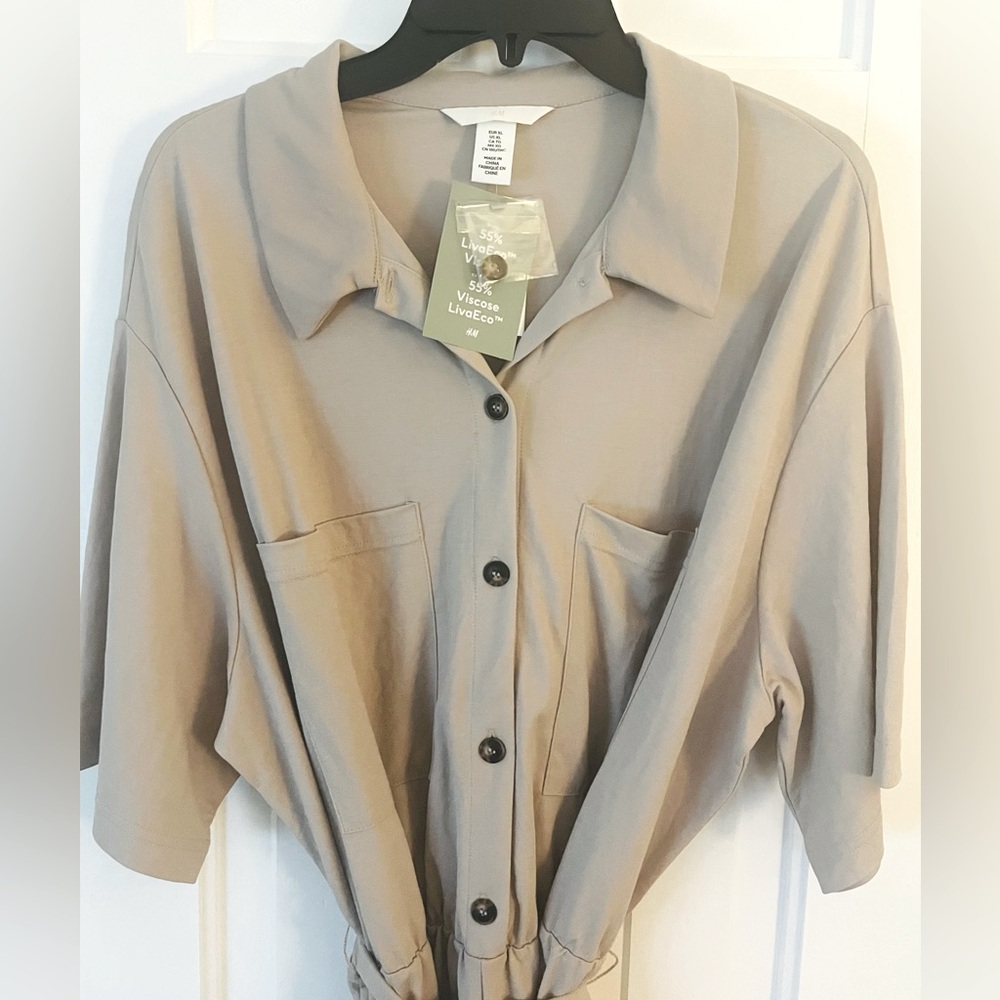 NWT H&M Women’s Dressy Romper With Elastic Waistband and Belt. Size: XL. - Picture 10 of 10